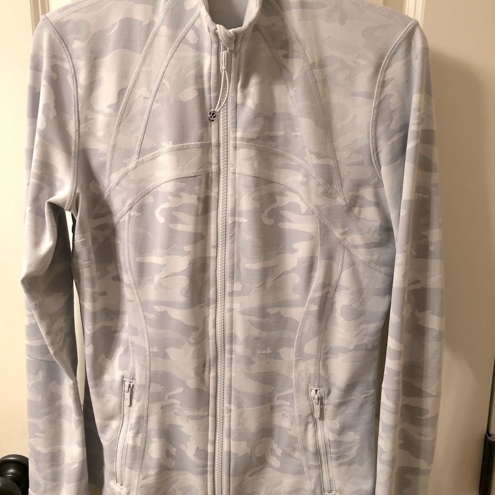 Calling all LuLu fans! ☀️. Lululemon defined jacket, in mint condition.   Size 8